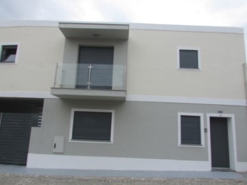 House 2 Bedrooms in Pego