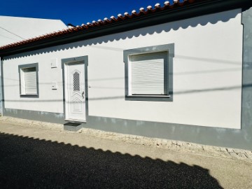 House 4 Bedrooms in Pego