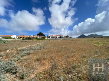 Vende-se terreno com 3.280 m2 na Ilha do Porto San