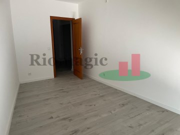 Quarto para Arrendar no Centro de Rio Maior _ Estu