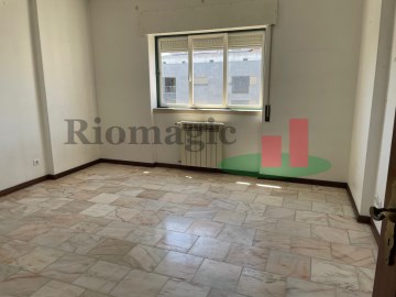 Quarto para Arrendamento no Centro de Rio Maior_Es