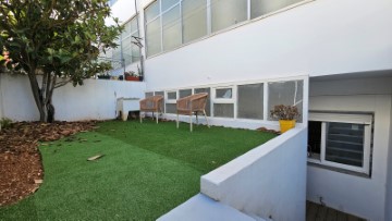 Appartement rénové de 2 chambres avec terrasse dan