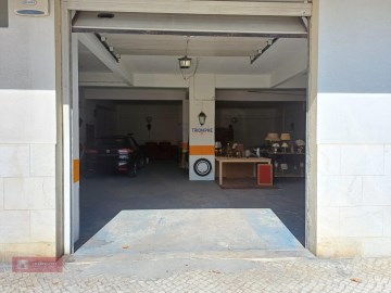 Garagem com 190m2, Santo Onofre e Serra do Bouro, 