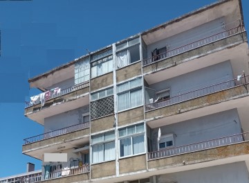 Building in Laranjeiro e Feijó