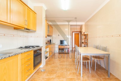 Apartamento T3+1 em Ceira - Cozinha