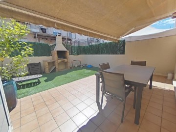 House 4 Bedrooms in Els Monjos