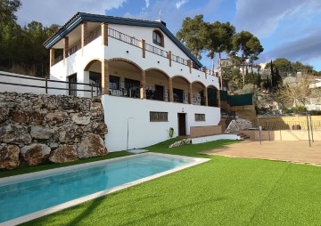House 6 Bedrooms in La Vall