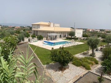 House 5 Bedrooms in Alcains