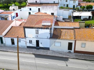 House 3 Bedrooms in Veiros