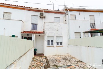 House 3 Bedrooms in Malagueira e Horta das Figueiras