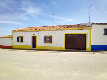 House 3 Bedrooms in Corval