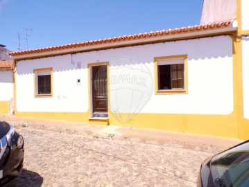 House 3 Bedrooms in Amareleja