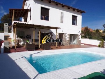 House 4 Bedrooms in Vallcanera Parc