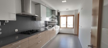 Apartment 3 Bedrooms in Charneca de Caparica e Sobreda