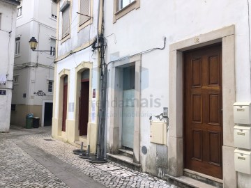 Vende-se loja no Largo do Romal, Coimbra