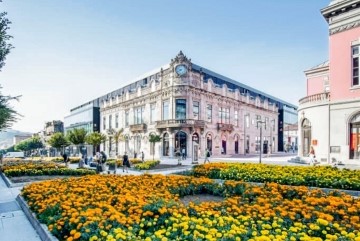 Bureau à Braga (São José de São Lázaro e São João do Souto)