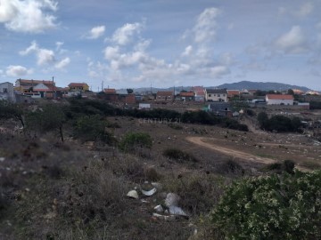 Land in Rio de Mouro
