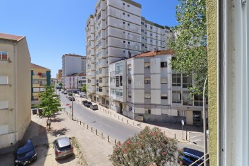 Apartment 1 Bedroom in Alto do Seixalinho, Santo André e Verderena