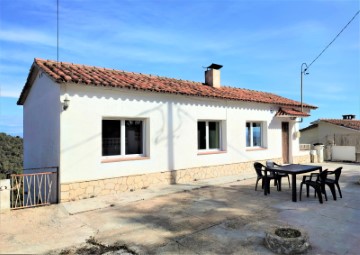 House 6 Bedrooms in Montessol-Can Carreras