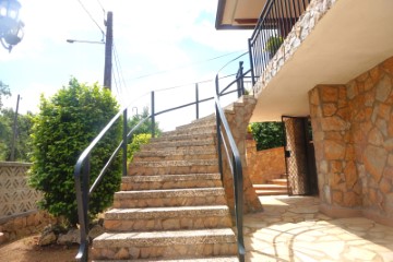 CASA EN VENTA EN MONTBARBAT