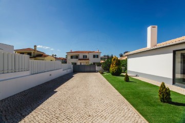 House 4 Bedrooms in Azeitão (São Lourenço e São Simão)