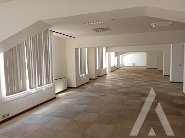 Escritório com 770m2 nas Avenidas Novas