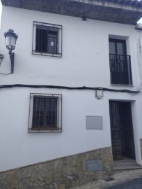 House 4 Bedrooms in Alcaucín