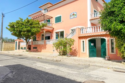 Maison bifamiliar à Manique de Baixo avec patio