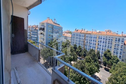 3 bedroom flat in Benfica with Home Staging