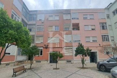 Apartamento T2 em Benfica Remodelado