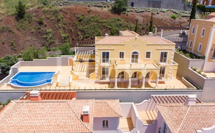 House 4 Bedrooms in São Gonçalo