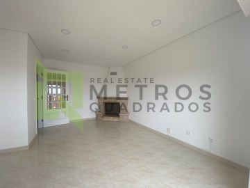 Apartamento T3 em Vale Flores - Metros Quadrados