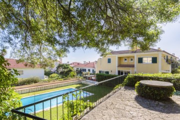 Moradia-Venda-condominio-piscina-Estoril-Cluttons