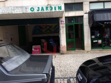 Loja em Porto de Mós - São João Baptista e São Pedro