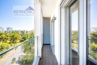 Apartamento 3 Quartos em Carcavelos e Parede