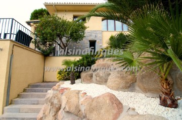 House 4 Bedrooms in Canyelles - Montgoda