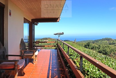 Villa vistas al mar con terreno