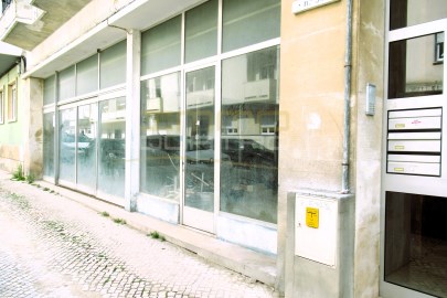 Commercial premises in Nossa Senhora do Pópulo, Coto e São Gregório