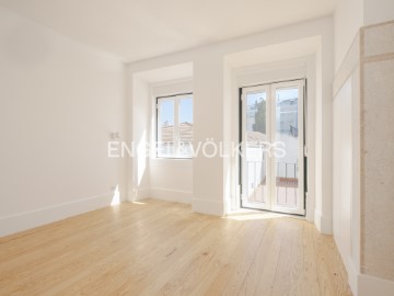 Renovated 2 Bedroom Apartment in Campo de Ourique