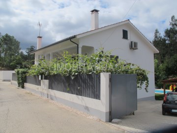 House 5 Bedrooms in Mouronho