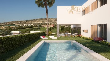 Unbeatable villa with pool for sale in La Finca, A