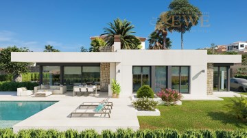 Family villa with pool for sale in Calpe.