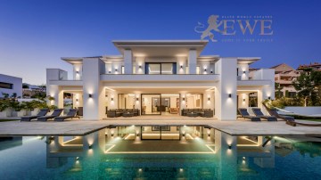 Villa de lujo con piscina en venta en Marbella