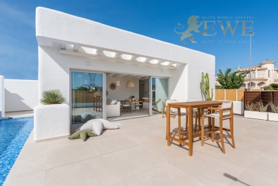 Villa for sale with sun terrace - Spain