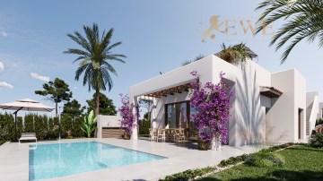 Villa con piscina privada en venta en Cabo Roig