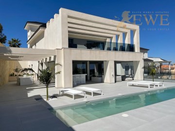 Ready-to-use and fully furnished villa for sale in