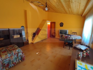 House 4 Bedrooms in La Pobla de Lillet