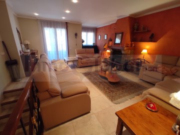 House 5 Bedrooms in Berga