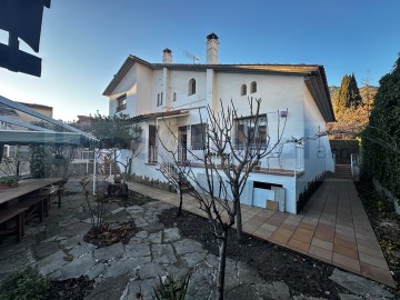 House 6 Bedrooms in Berga