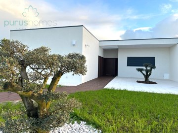 House 4 Bedrooms in Gafanha da Nazaré